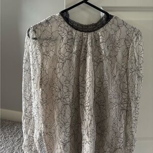 Chic Floral Lace Blouse in Black and Cream